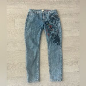 Alice + Olivia Blue Denim Jeans with Black and Red Embroidery